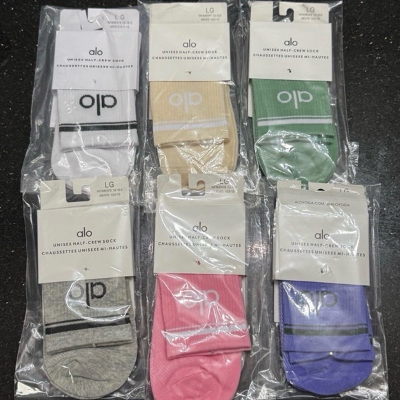 New Women’s Alo Socks
New with tags in its packaging
6 pairs
Fits sizes 6-11 - Picture 4 of 4